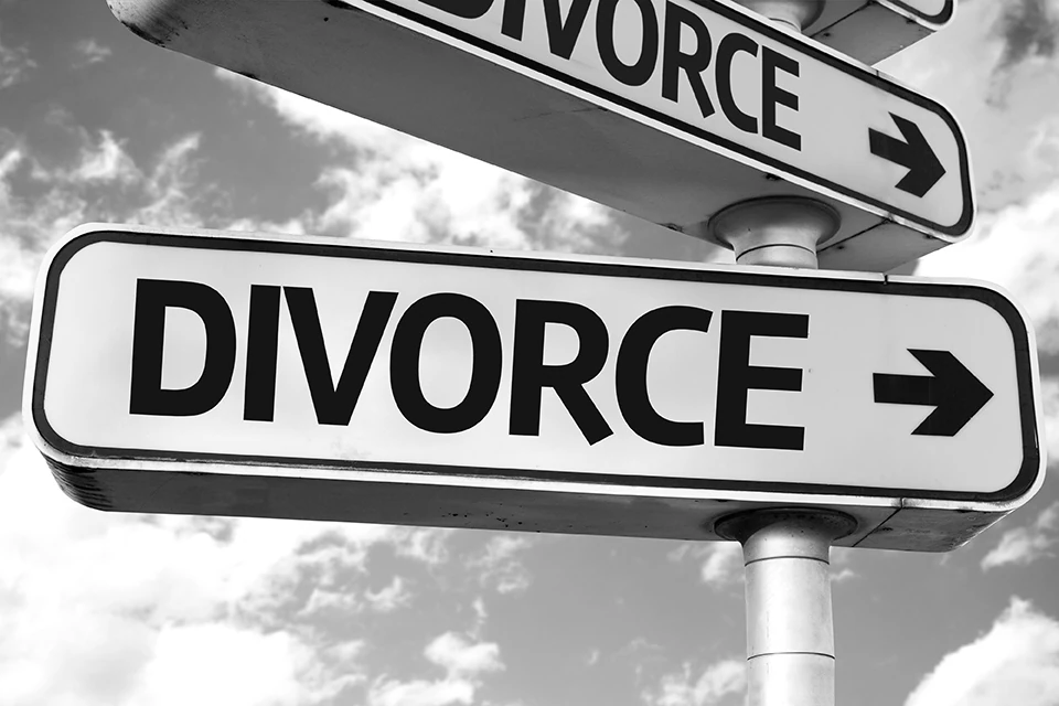 Divorce sign — Split podcast episode 11 with Jessica Zannetti